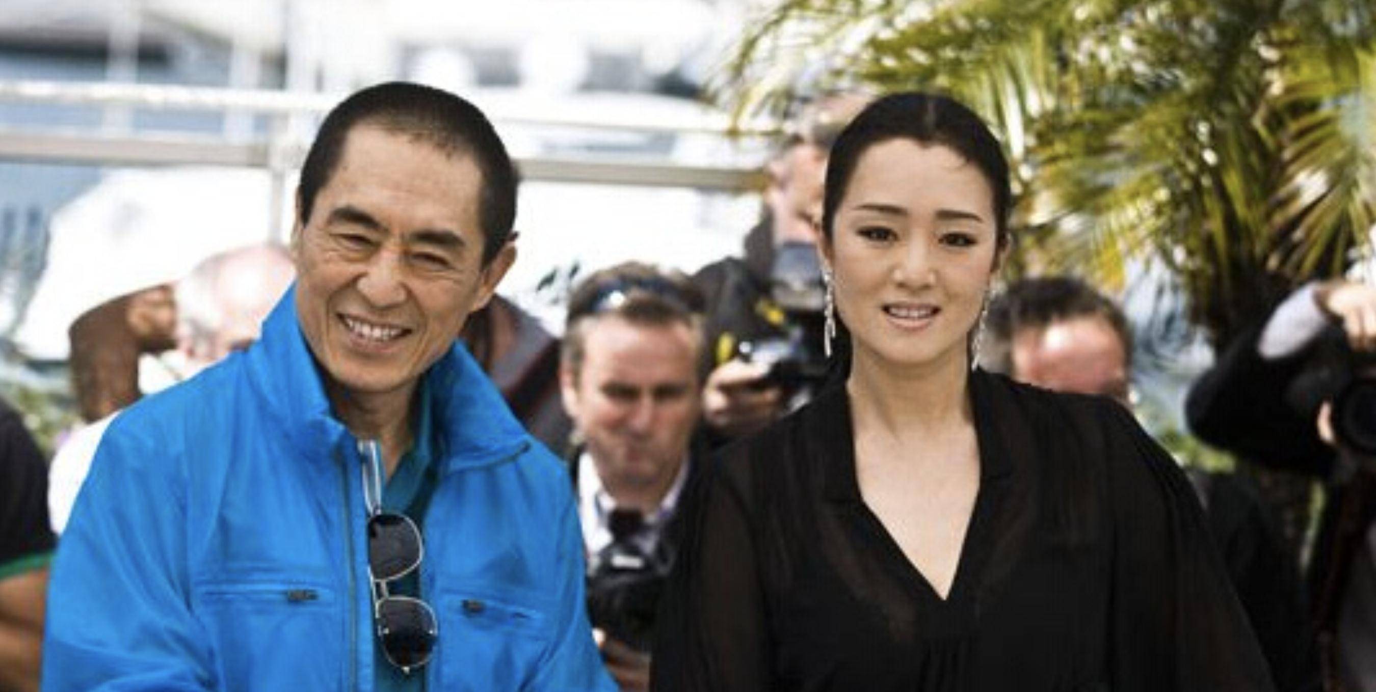 9年前,举报张艺谋超生的"谋女郎"何珺,如今过得咋样了?