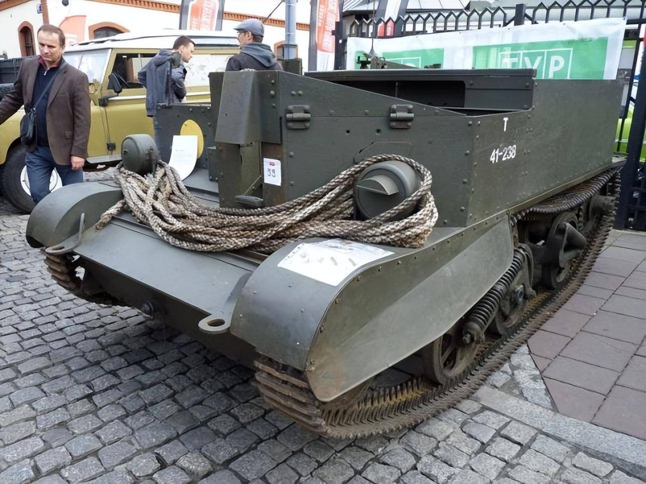 二战布伦装甲车图片