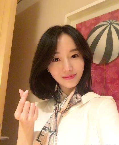 李贞贤《(月亮啊月亮)》香港歌手郑希怡《技术性击倒》国外版本