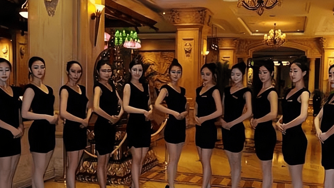 郑州"皇家一号",年盈利2亿最终全军覆灭,女孩塞满15辆大巴车