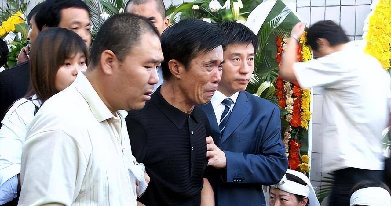 高秀敏:至死都不愿和赵本山和解,和何庆魁相爱14年却不结婚_李云启