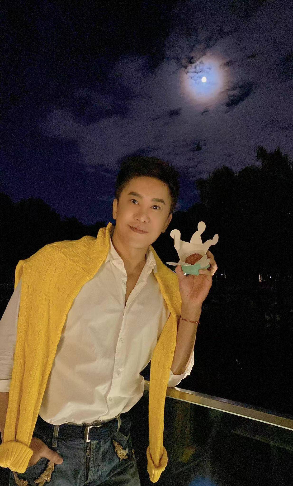 整容,当网红,想成活佛,90年代爆火老牌歌星,现状大不同_戴军_毛宁