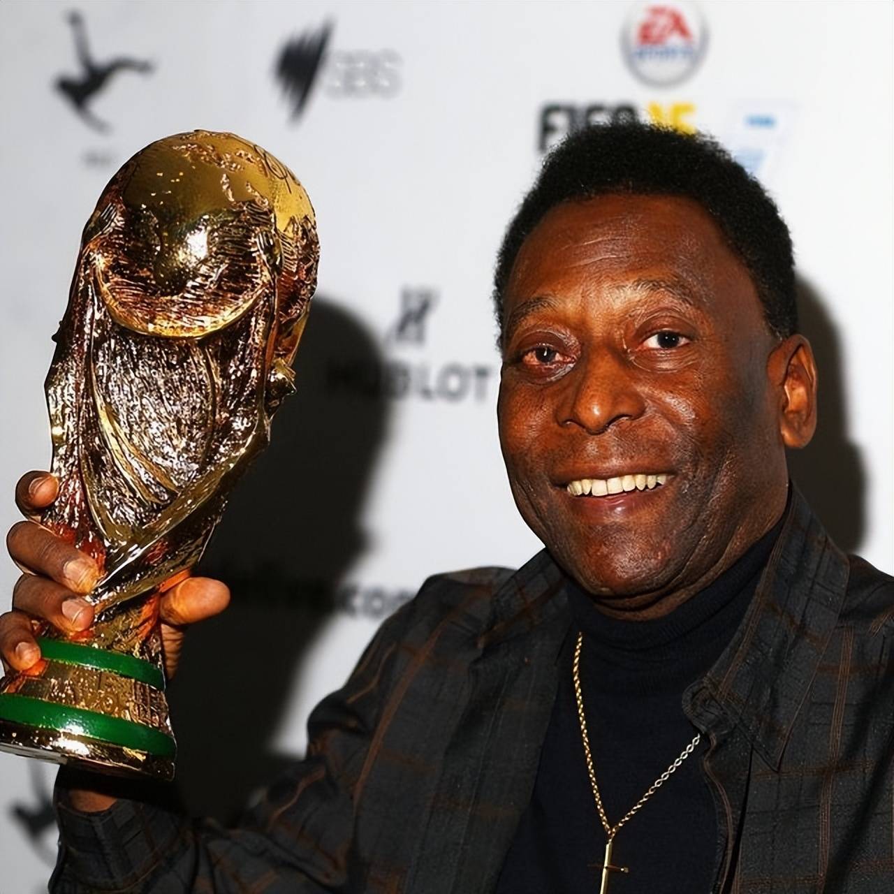 享年82岁,永远的球王,带领桑巴军团三捧世界杯_巴西_球员_足球