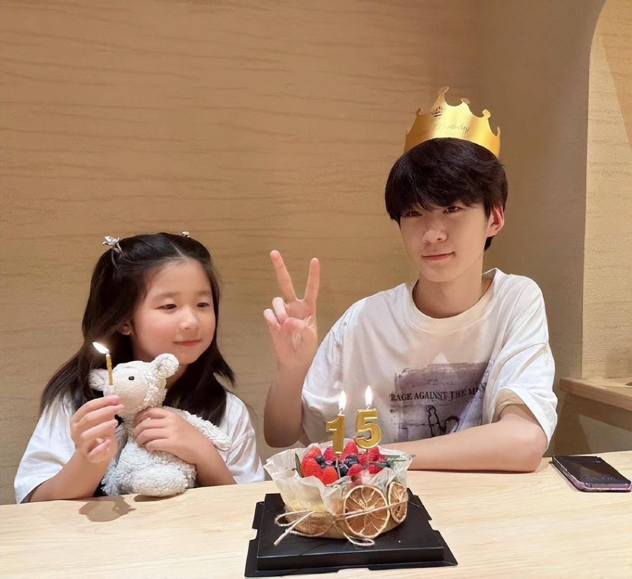 张亮儿子恋情风波后首发文,澄清看网红直播:在忙学习,勿尬黑_张悦轩