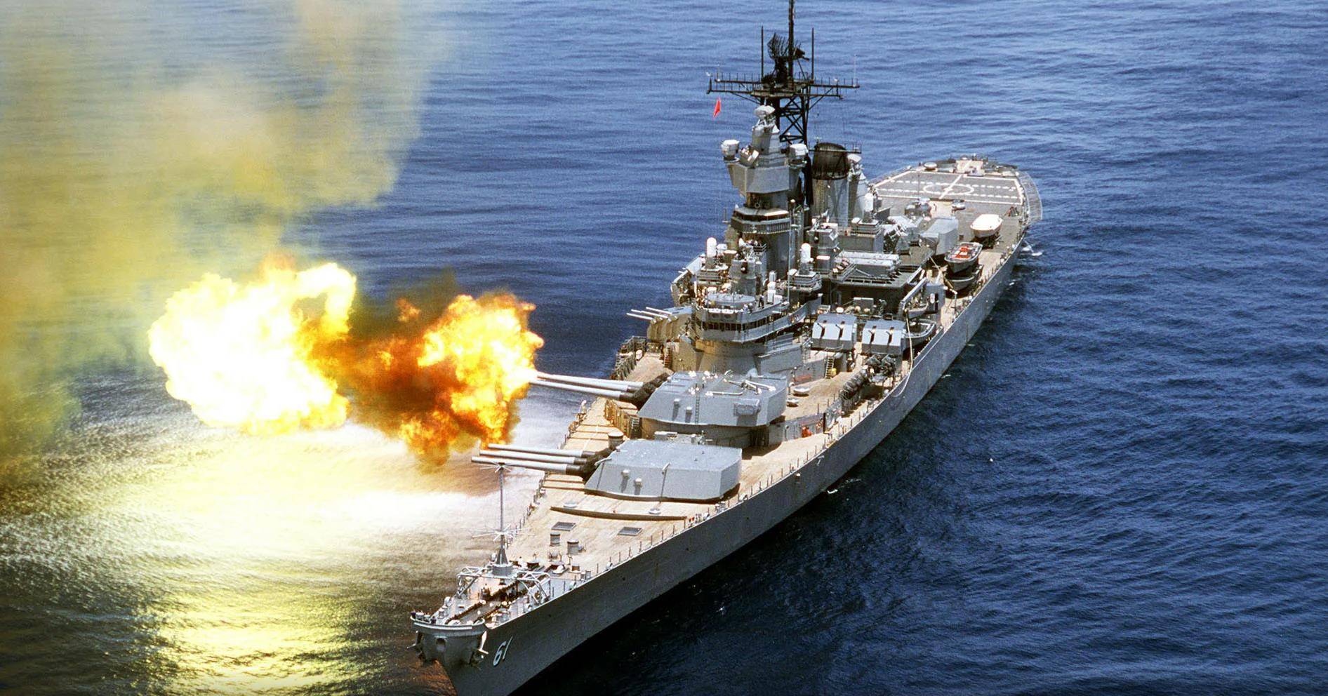 美军依阿华级战列舰,融合av-8b战机优势特征,改装新式航母!