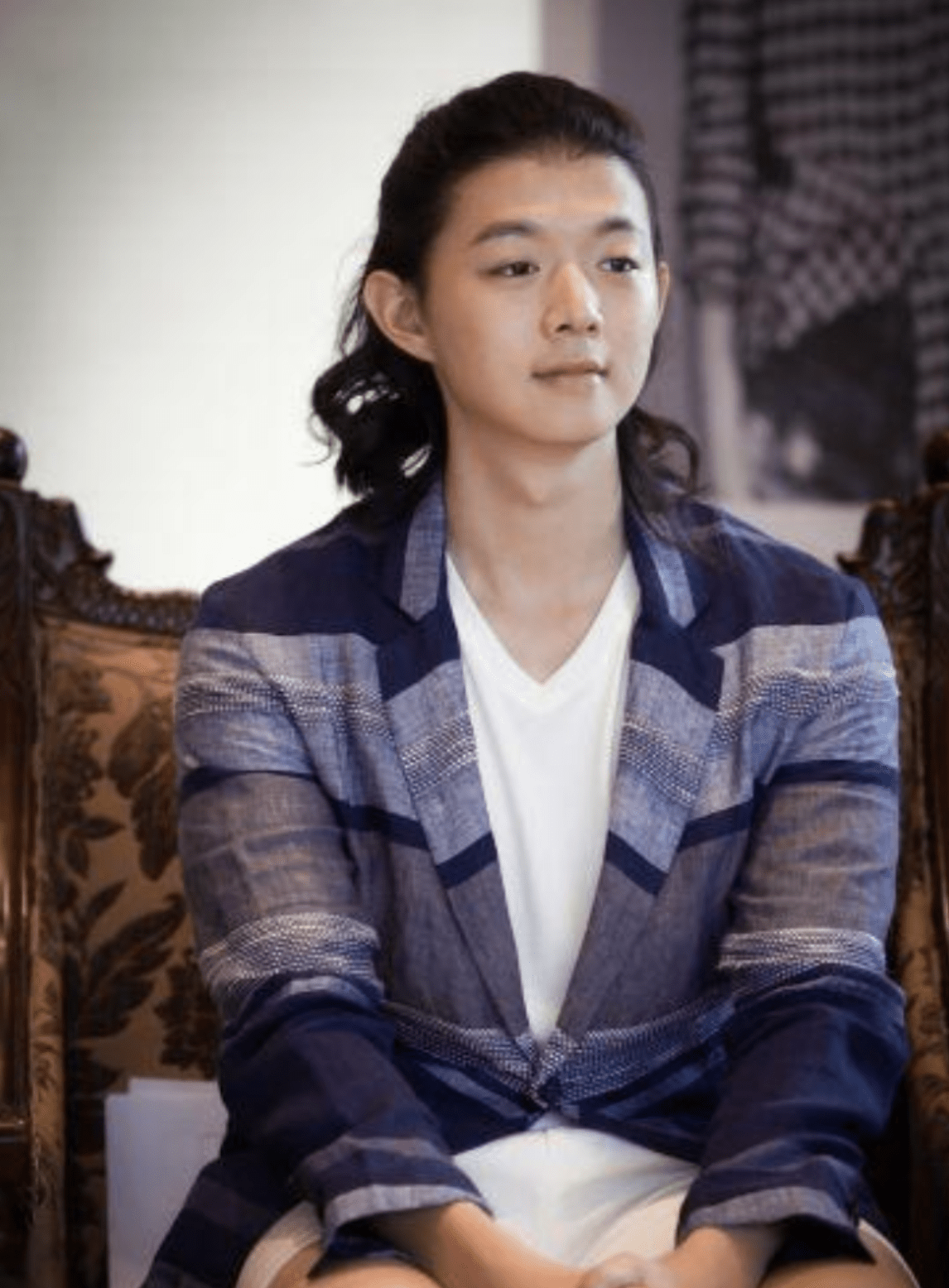 2021年8月14日,陈露在当天发布了两篇小作文,爆料了自己和霍尊相处