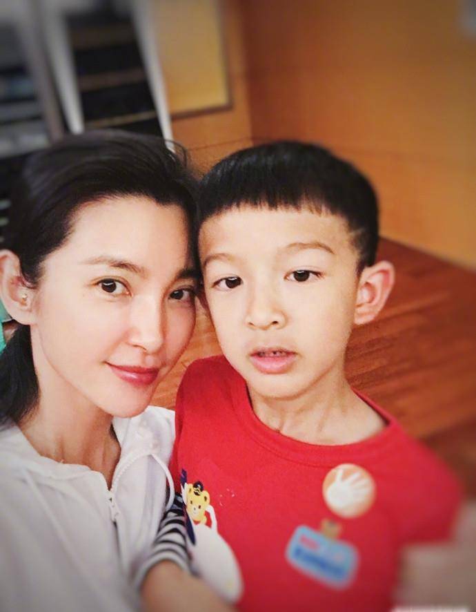 李冰冰多次相亲未果,如今依旧单身,被拍到有了孩子?_许文_生活_对象