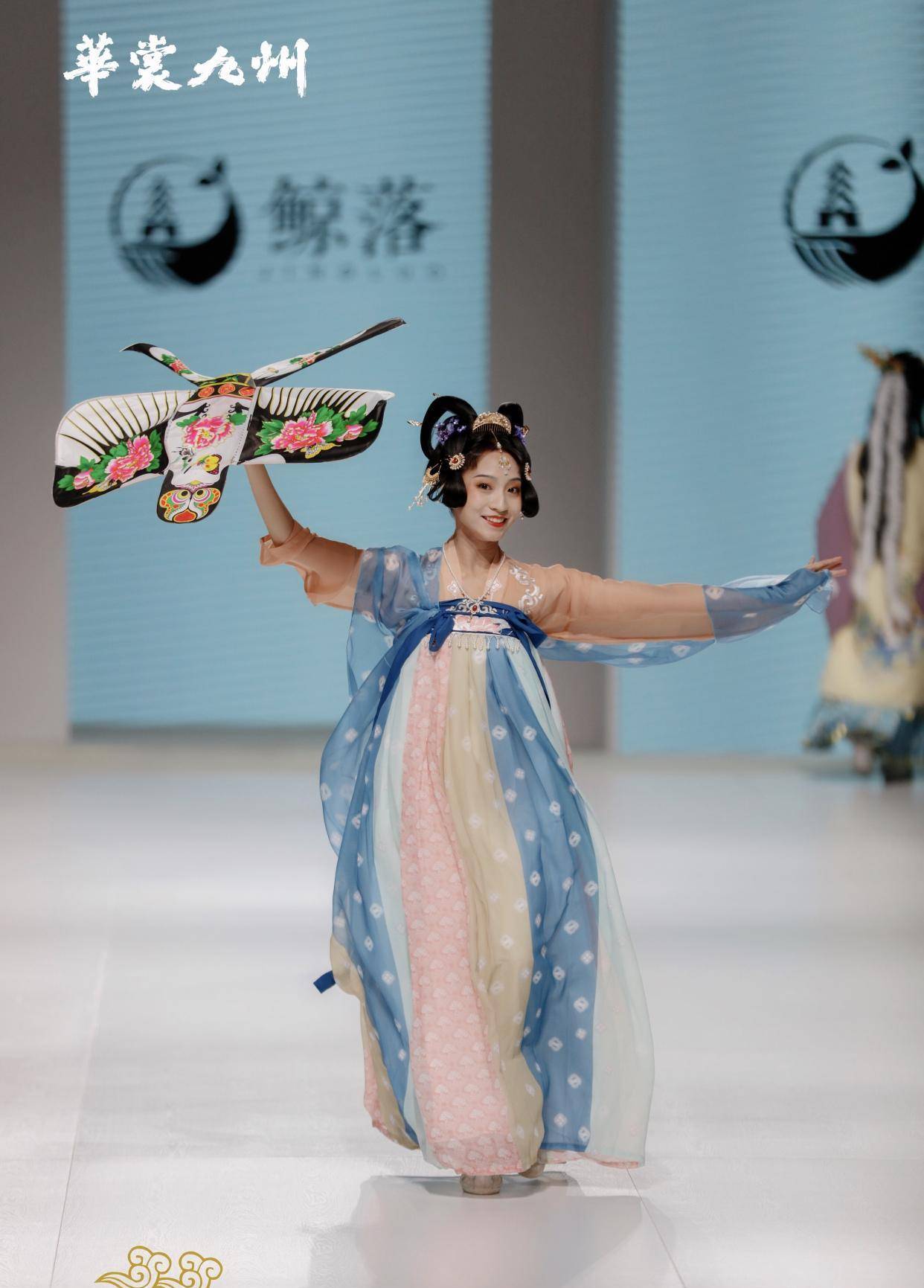 华裳九州盛典,漂亮汉服与小姐姐数不胜数,这位神似姜贞羽!