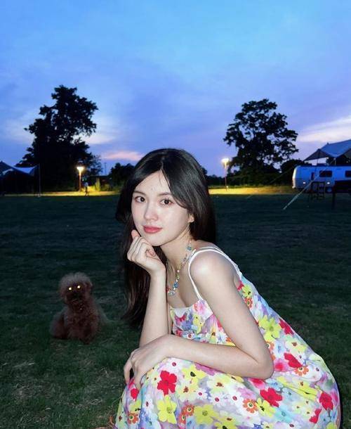 南昌大学毕业的网红美女钟恩淇迷人美照欣赏