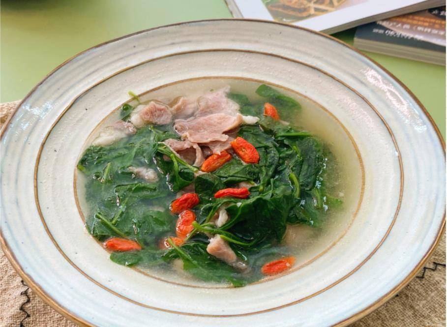 秋天干燥,给家人喝这汤吧,营养又好肝_枸杞_瘦肉_肉片