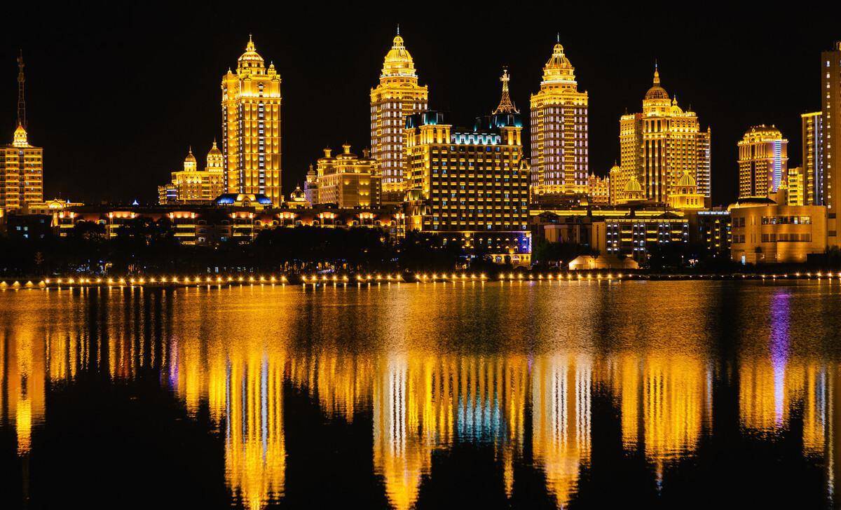 满洲里的冬天才是真正的冬天,银装素裹,晶莹剔透,美得令人震撼