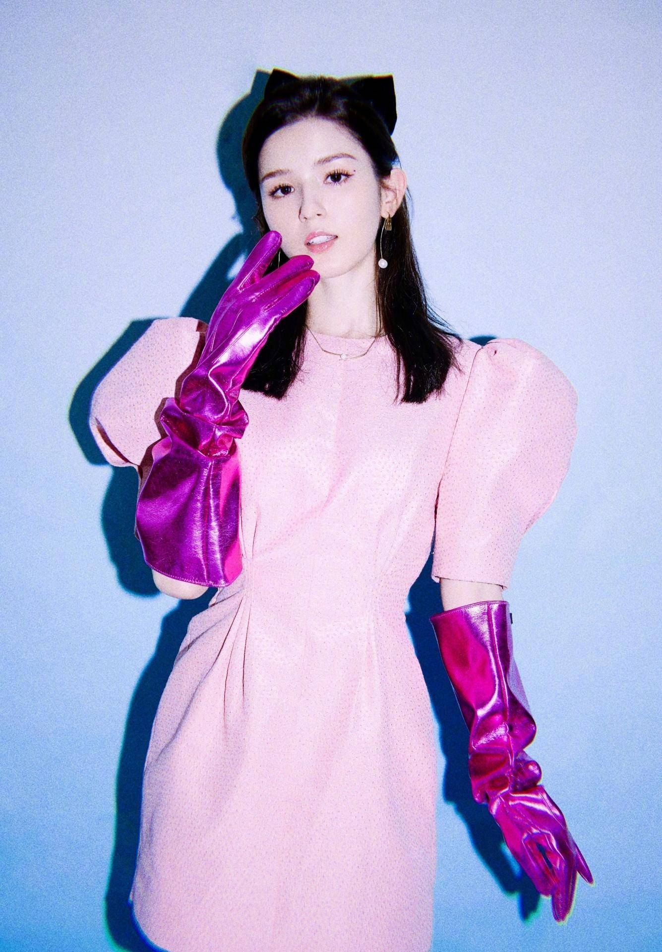 哈妮克孜亮相百花奖,皮肤白皙令人羡慕,轻松驾驭芭比粉套装_哈尼_衣服