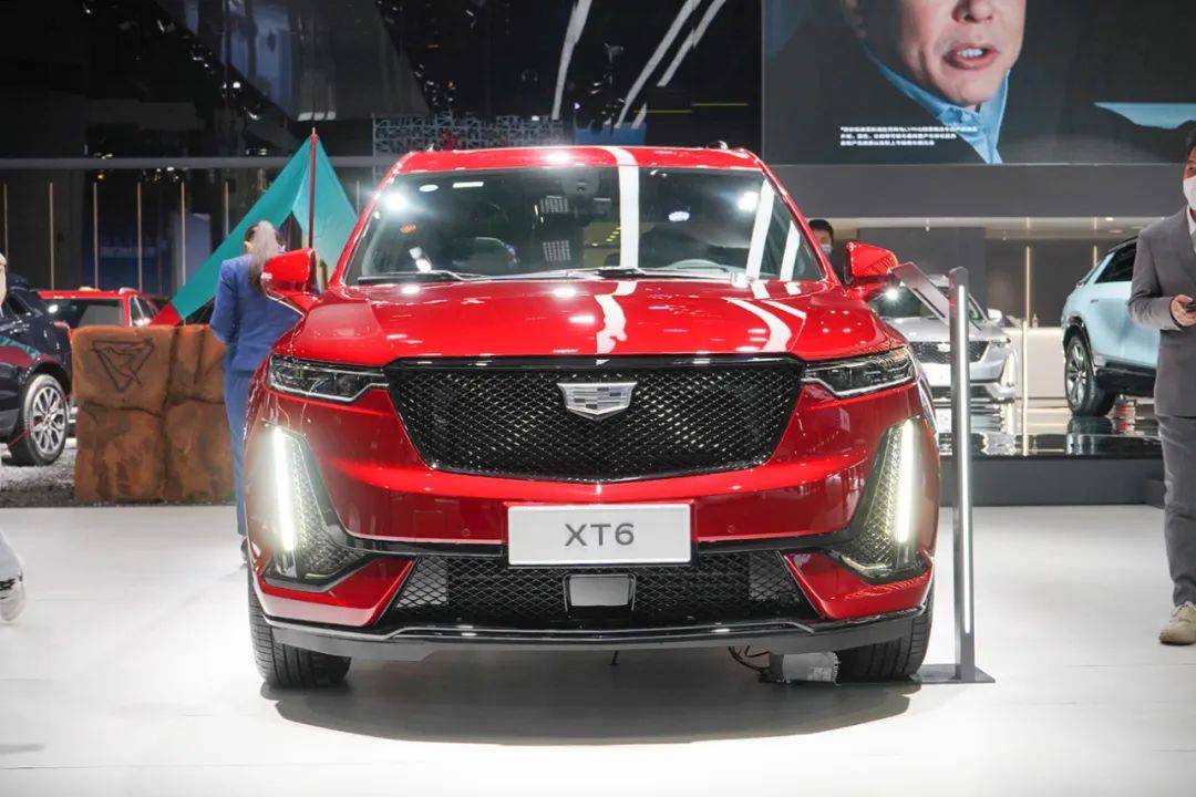 2022广州车展,实拍凯迪拉克xt6黑钻版,这红色是懂中国的_搜狐汽车