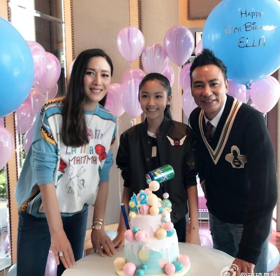 65岁任达华女儿曝光,15岁身高180,修长美腿堪比莫文蔚_任晴佳_时尚