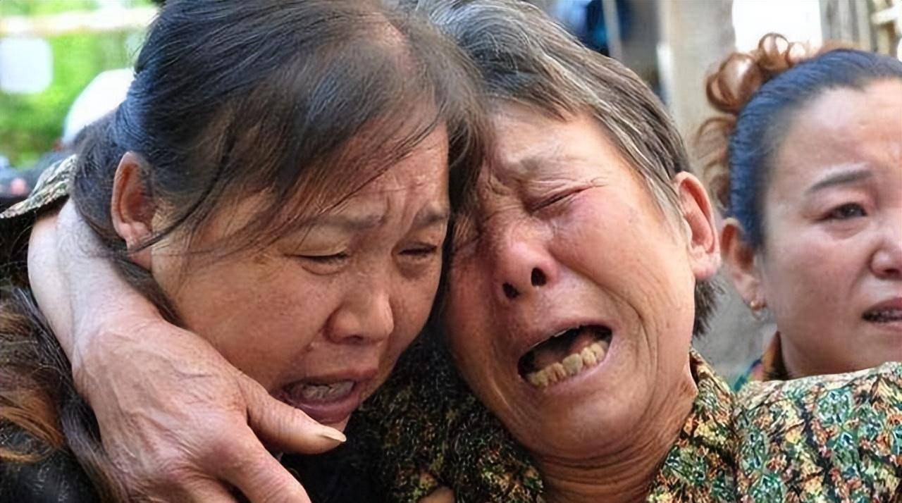 如果在刑场上开枪没有将犯人打死就要补枪直到其死亡,按照法律,毕丽梅