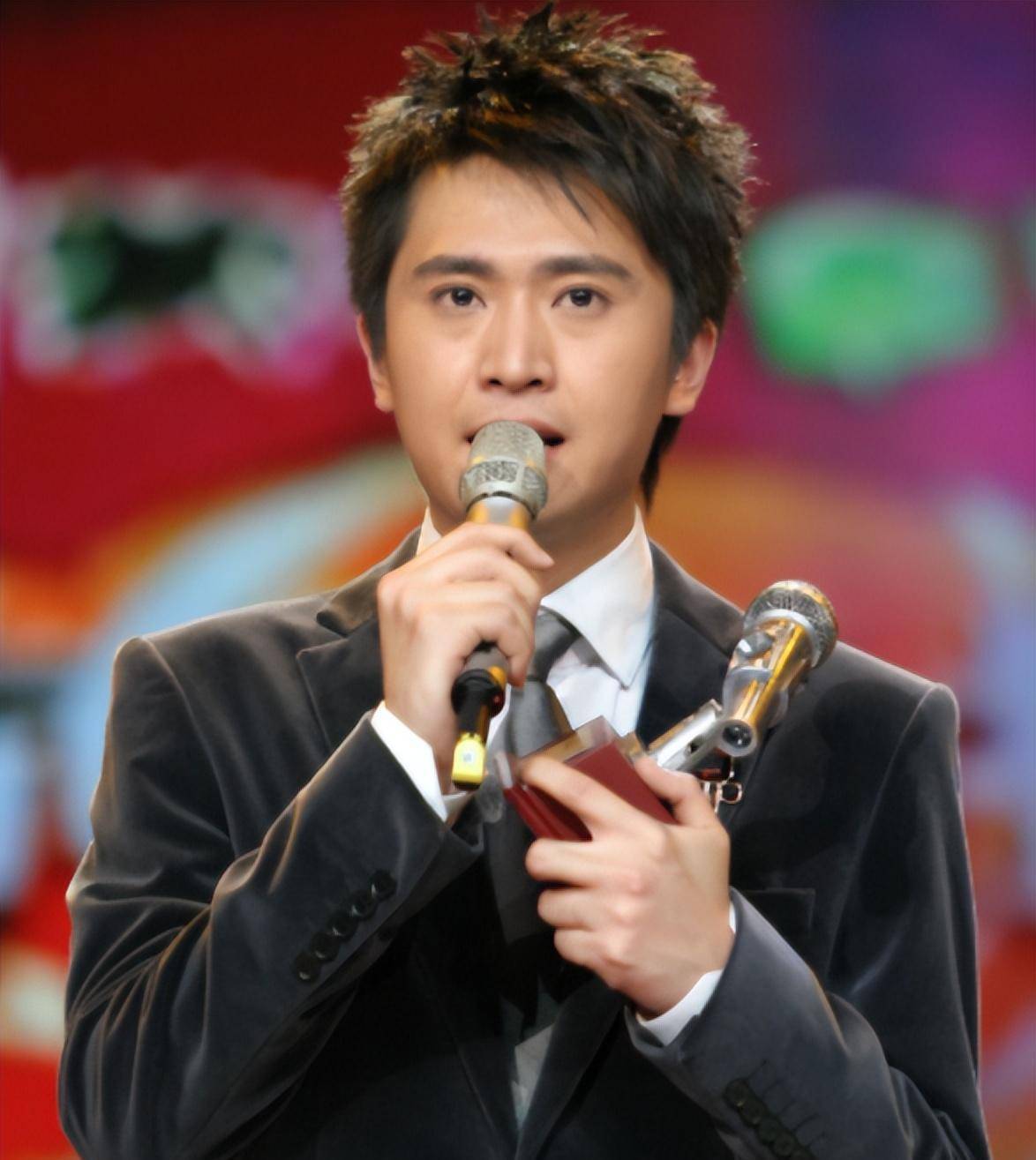 电视主持杨帆:娶青梅竹马妻子收获幸福,就是大女儿让我"头痛"_父母