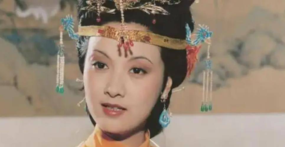 秦可卿重病卧床,为何每天要换四五次衣服?