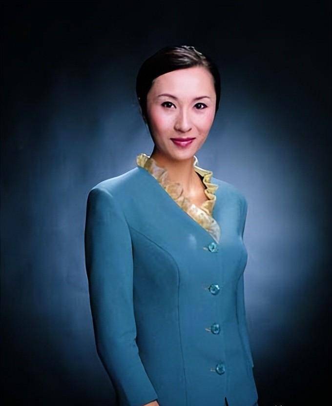裴新华:家族背景让人羡慕,被造谣是张斌前妻,今回归家庭当阔太_电视