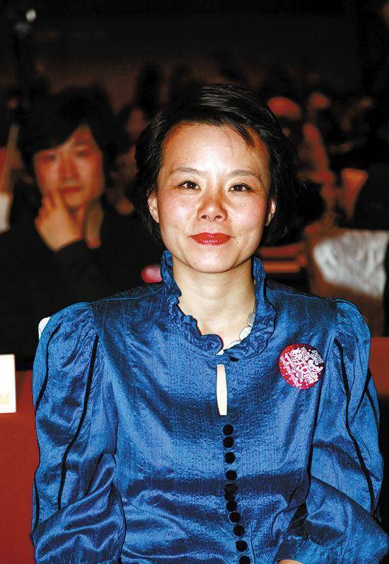 唱神曲《忐忑》的龚琳娜,嫁大九岁德籍丈夫很幸福,儿子很像她