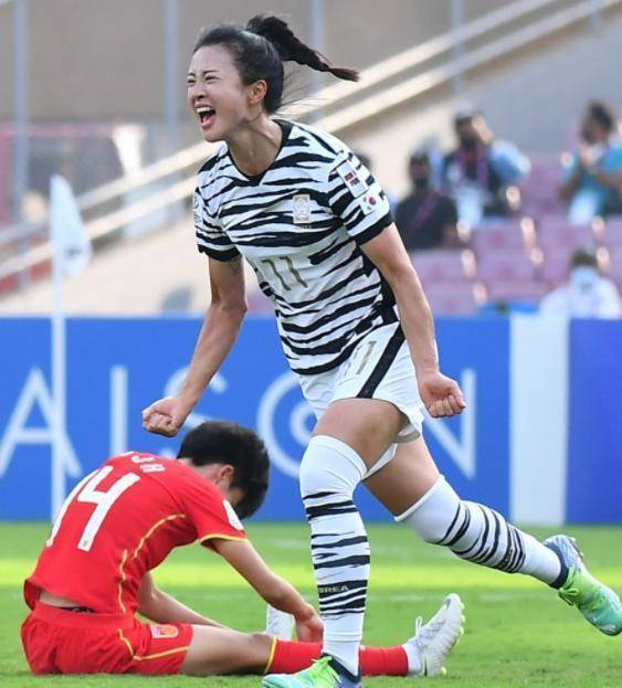 中国女足逆转 绝杀韩国问鼎亚洲之巅 赛后韩国女足懵了_比赛_双方