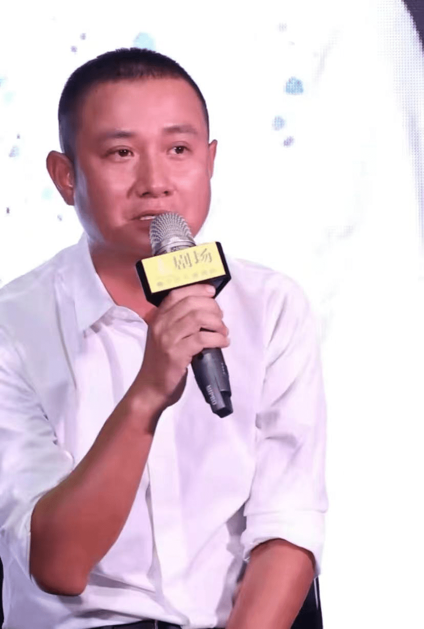 38岁文章现状曝光,和谢娜同台宣传新话剧,网友:胖成郭德纲了_明星