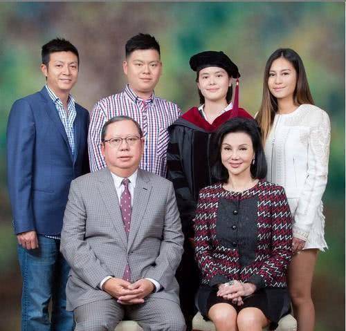 嫁入豪门生下5子,因老公不忠获高价分手费,63岁开车出走_谢玲玲