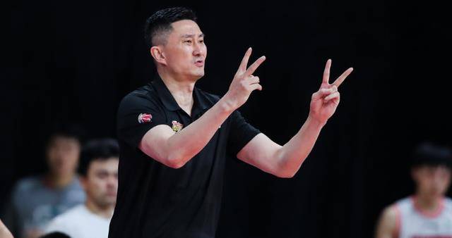广东宏远签下cba篮板王杜锋为总冠军最后一搏_汤普森_朱芳雨_上海男篮