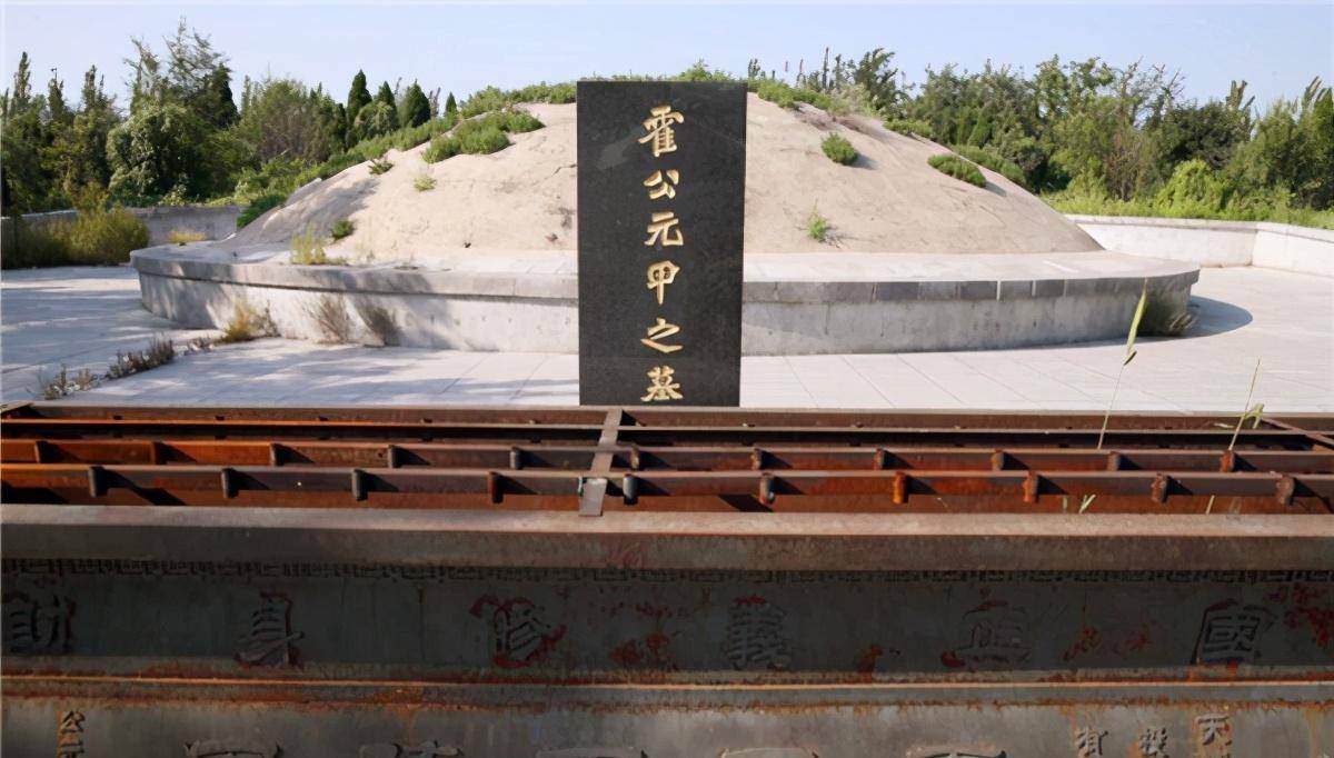 后人为霍元甲整修陵墓,在迁坟的过程中,曾特意检查过霍元甲的遗骨