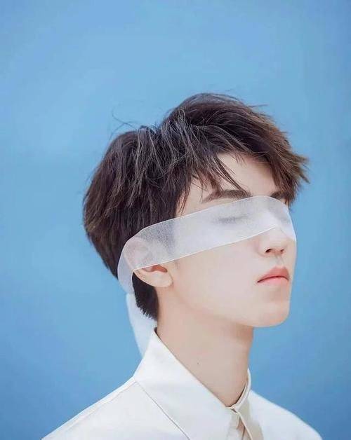 王俊凯被分手?李飞一心捧二团,做法太令粉丝心寒_时代_公司_tfboys
