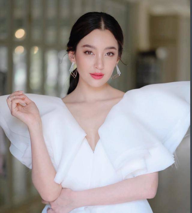 泰星bella新电影七天票房过亿,包场请粉丝看?_riam_牛气_weir