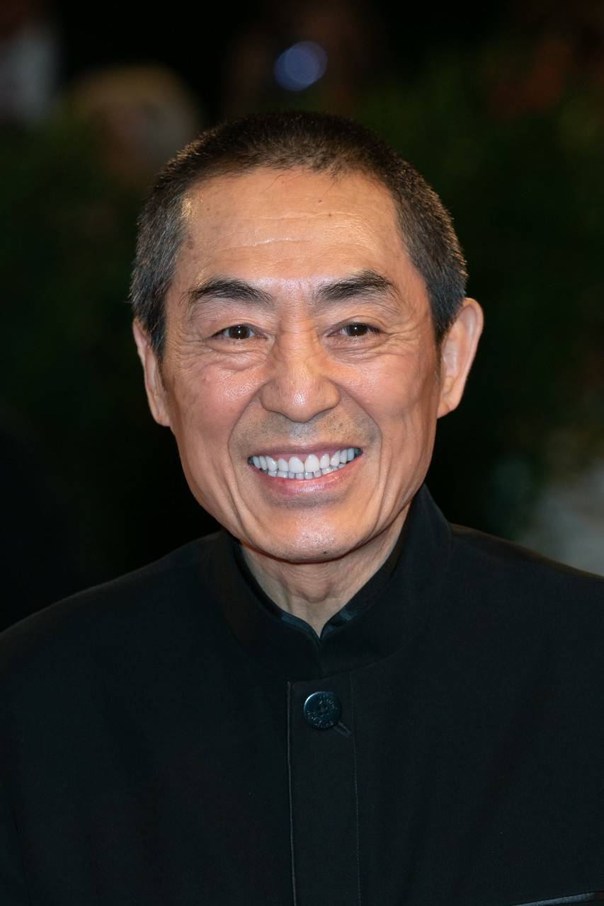 张艺谋70岁大寿在剧组庆生,妻子一波操作让网友深表佩服_陈婷_孩子_照