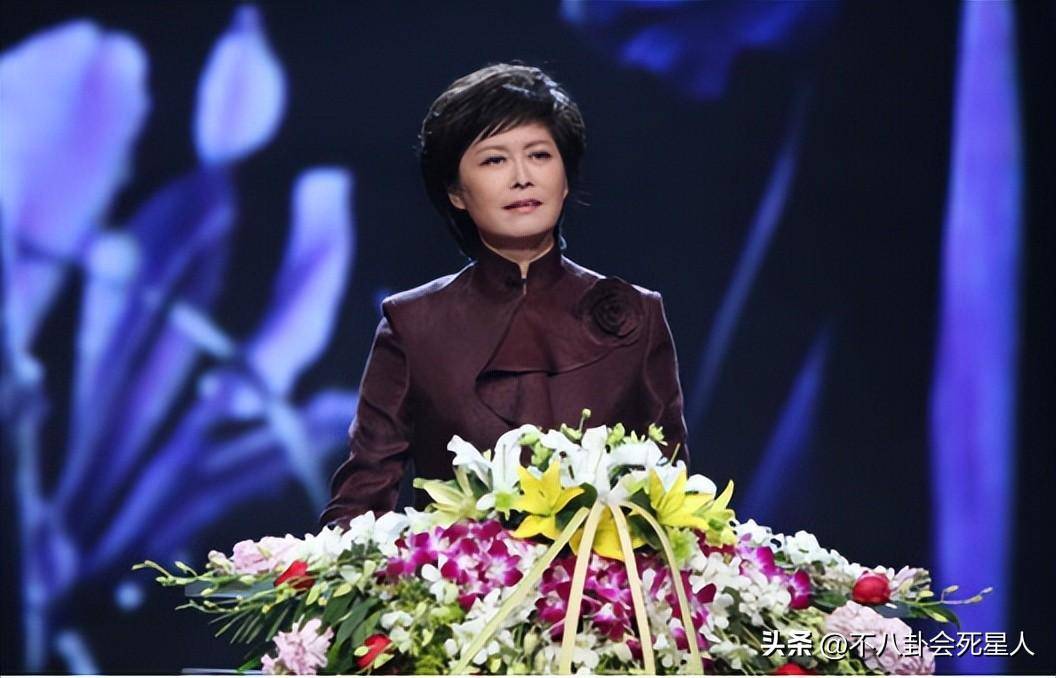 敬一丹是著名主持人之一,她在工作27年之久,前后主持过《东方时空》等