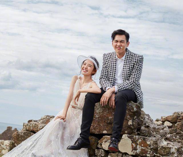 唐艺昕女儿出生,看到张若昀接女儿出院的方式,一看就是新手爸爸_宝宝