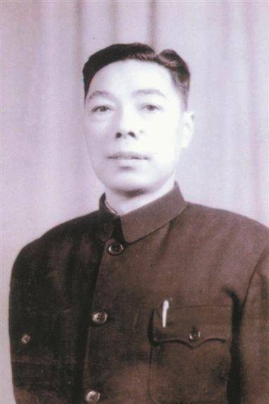 女特工陈修良:39岁潜伏南京,策反国军轰炸总统府,91