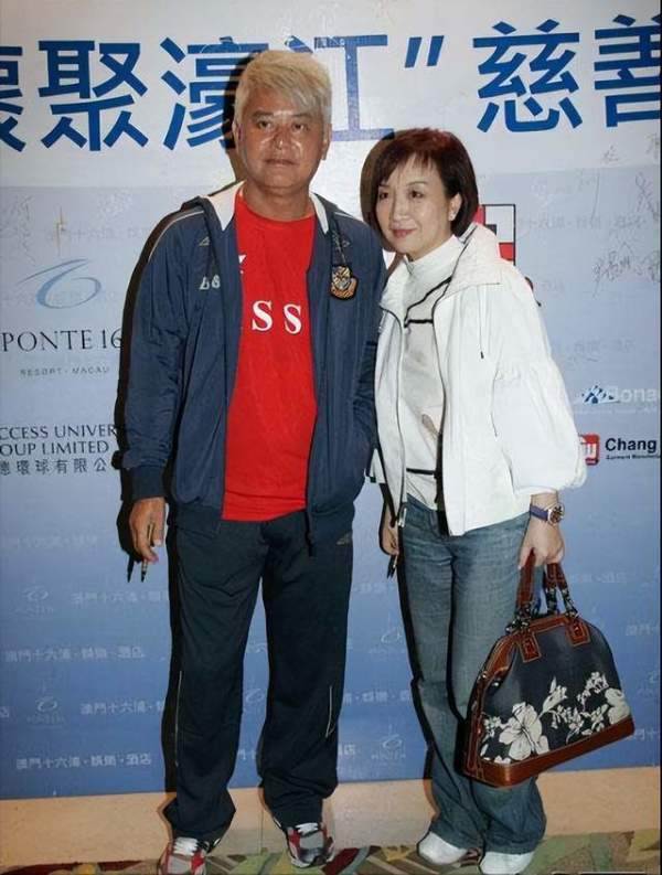 相守43载恩爱不减,自认老婆0缺点,陈百祥与黄杏秀的爱情太神仙_演艺