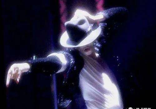 国外金曲排行榜_杰克逊十大经典歌曲排名榜单揭晓!《BlackorWhite》名列榜首!