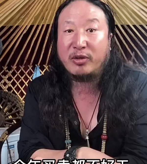 毛子哥抱怨今年买卖不好干,一年挣800w,还需给策划400w_恩克_直播