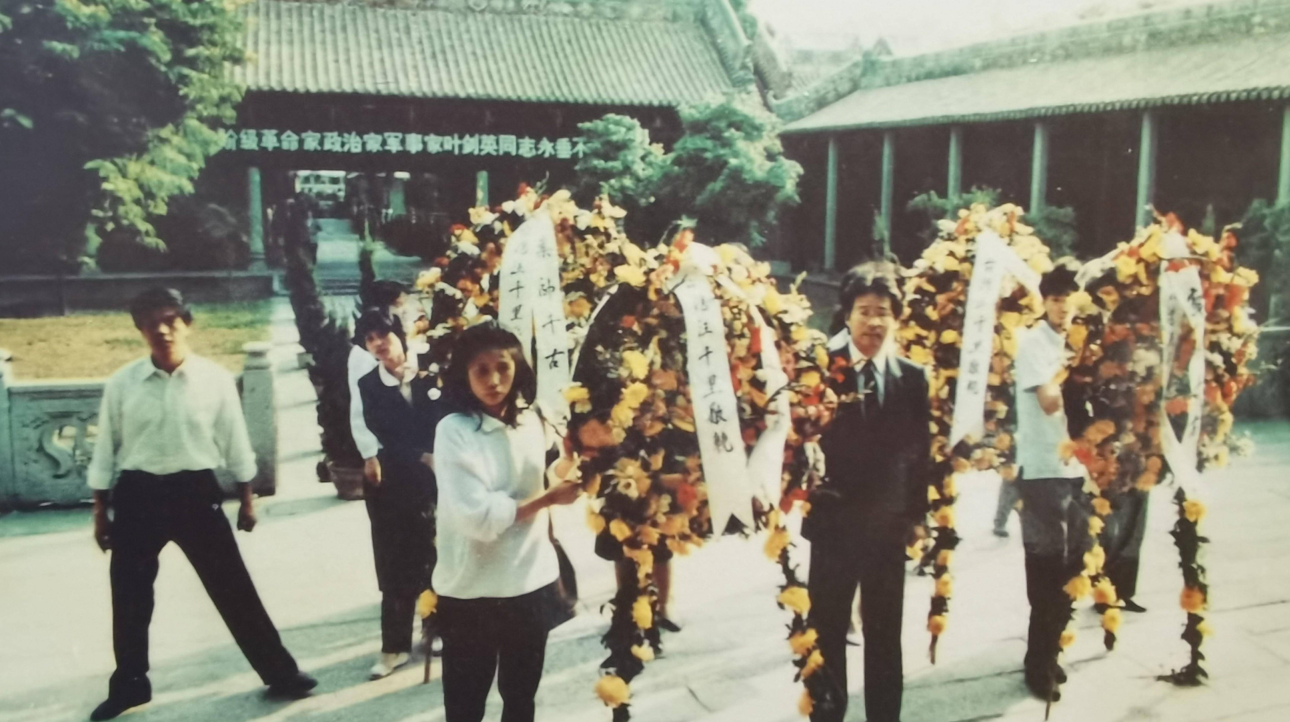 叶帅逝世后珍贵照片：追悼会在人民大会堂举行，骨灰送回广州安葬