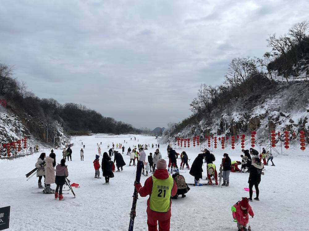 滑雪运动 雪地火锅 北川冰火两重天迎新年_游客_项目_景区