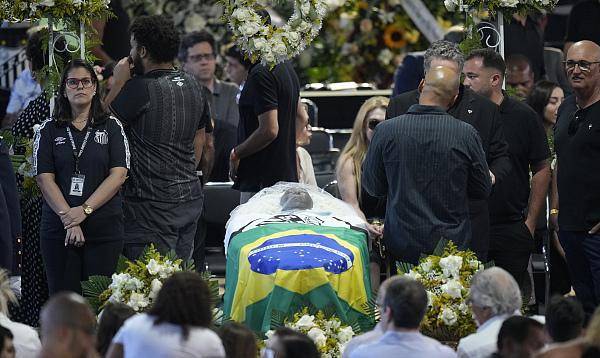 球王告别仪式持续24小时,国际足联拟将"贝利球场"遍布全球_蒂诺_全