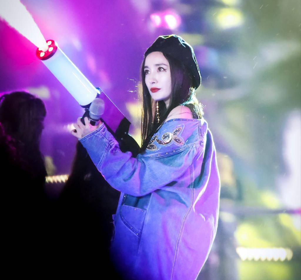 2019-2020《野狼disco》2021-2022年《小幸运》湖南跨年杨幂的前