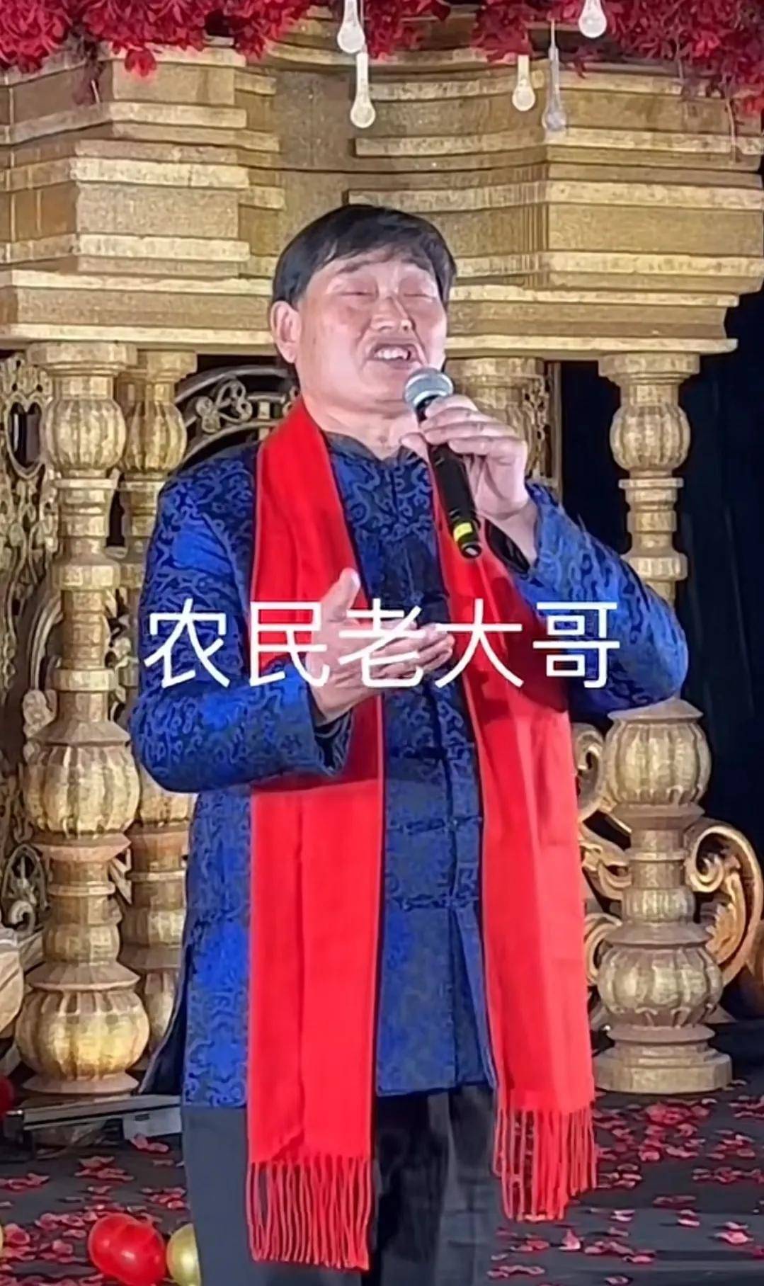 农民辛辛苦苦干了一年,也赚不到多少钱,不够日常开销,所以再苦再累