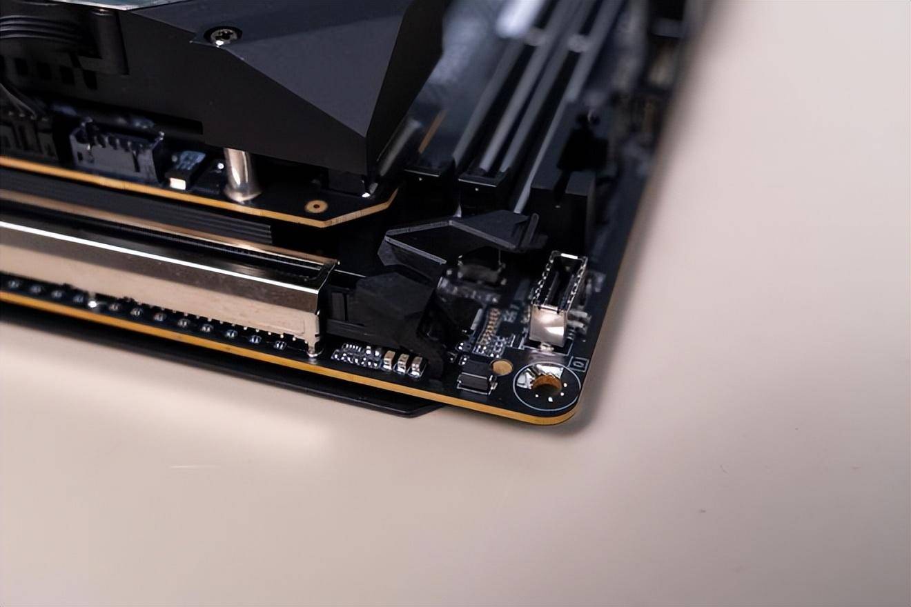 技嘉b650i aorus ultra主板拆解_供电_金属_散热