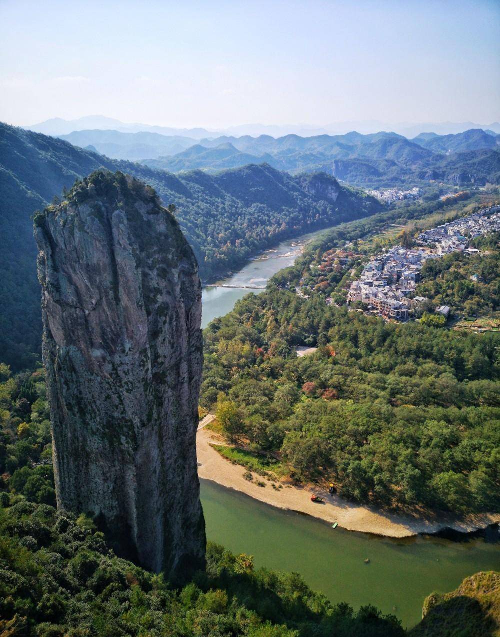 浙江这座山峰,像拇指像春笋,因黄帝仙升闻名,被誉为天下第一峰_奇石