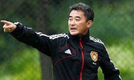 张恩华无缘在日韩世界杯出场之后,他的职业生涯就一路下滑.