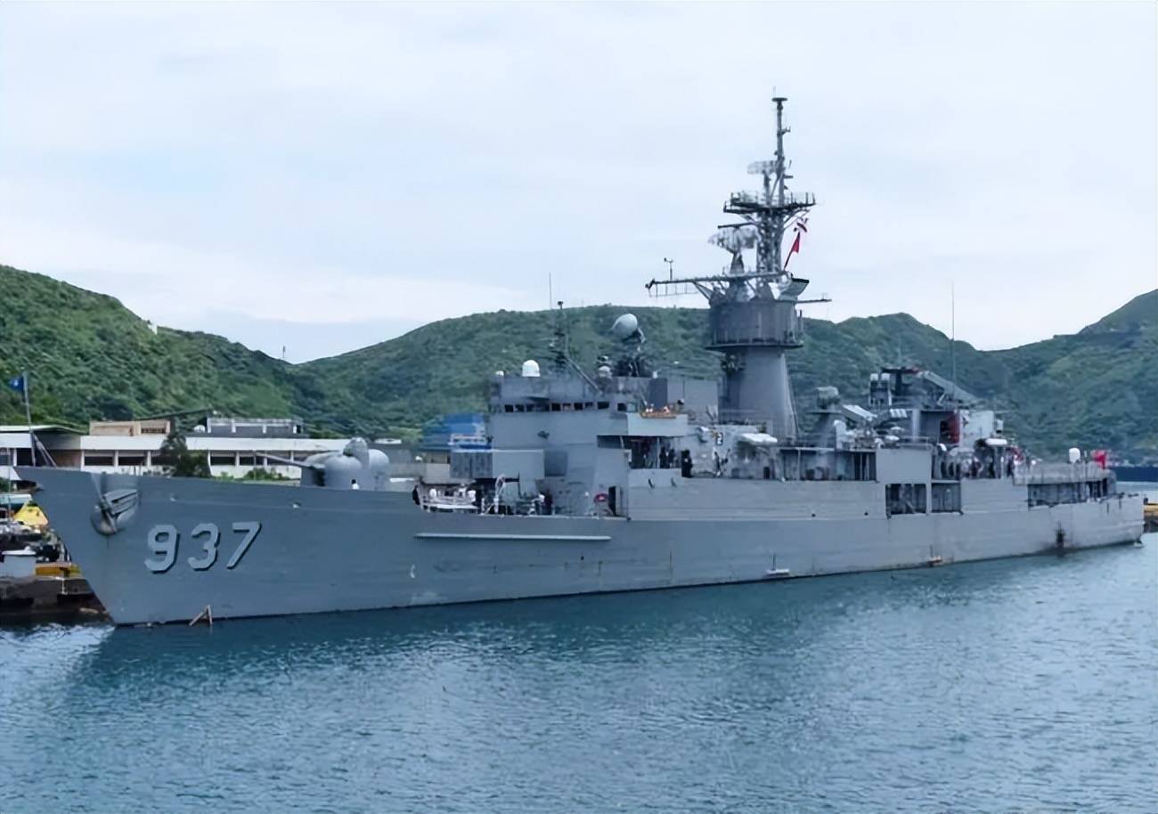 图为"青城山"号护卫舰而海空战斗力方面,台方空军包含了幻影2000,自产