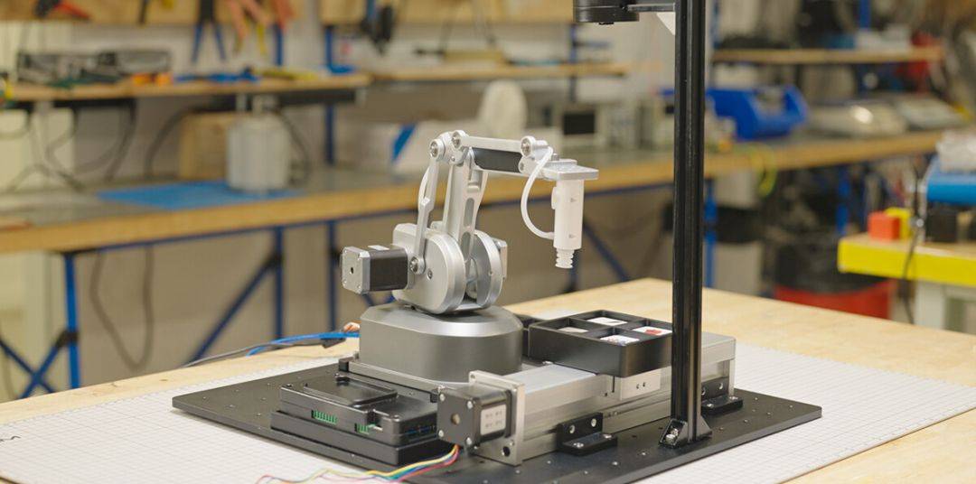 大象机器人推出桌面高精度机械臂ultraarm,配五大套装,助力最燃ai视觉