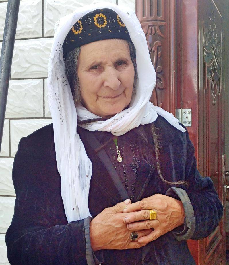 他们的语言属印欧语系伊朗语族帕米尔语支,是中国的白种人.