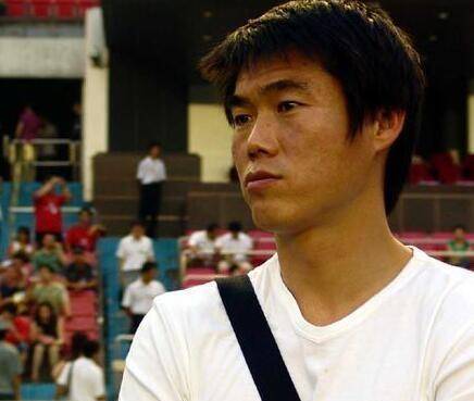 鲁能本土最强中锋曾被曼联相中当打之年退役原因至今成迷_宿茂臻_球迷