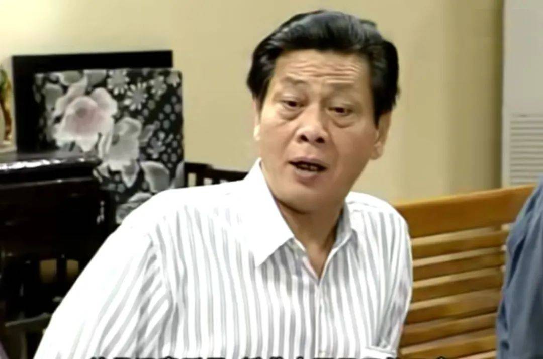 不过龚锦堂去世还没几天,康祁耀扮演者彭新智就开始直播带货了,卖沐浴